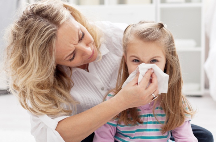 Zur akuten Sinusitis kommt es, wenn ein Infekt der Nasenhöhle auf die Nebenhöhlen übergreift