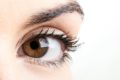 Auch wer an Neurodermitis oder einer Allergie leidet, sollte seine Augen regelmäßig beim Augenarzt untersuchen lassen