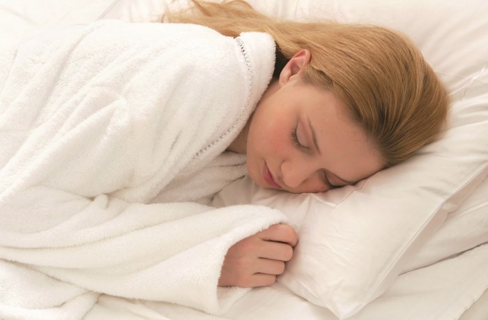 Langschläfer sind nicht unbedingt besser ausgeruht und daher im Job leistungsfähiger. Denn je nach Mensch ist der Körper nach fünf bis acht Stunden Schlaf ausreichend erholt