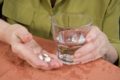 Medikamente können den Vitamin D-Spiegel senken. Vor allem Pillen gegen Herz- und Niereninsuffizienz und Asthma-Präparate sind dafür verantwortlich