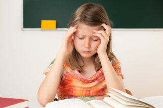 Hilfe bei Migräne: Viele Kinder könnten ihre Kopfschmerzen mit Entspannungstechniken lindern.