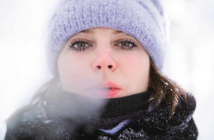 Frostige Temperaturen können Atemnot auslösen: Extrem kalte Luft reizt bei Asthma, chronischer Bronchitis oder einem überempfindlichen Atemwegssystem die Bronchien und verengt die Atemwege
