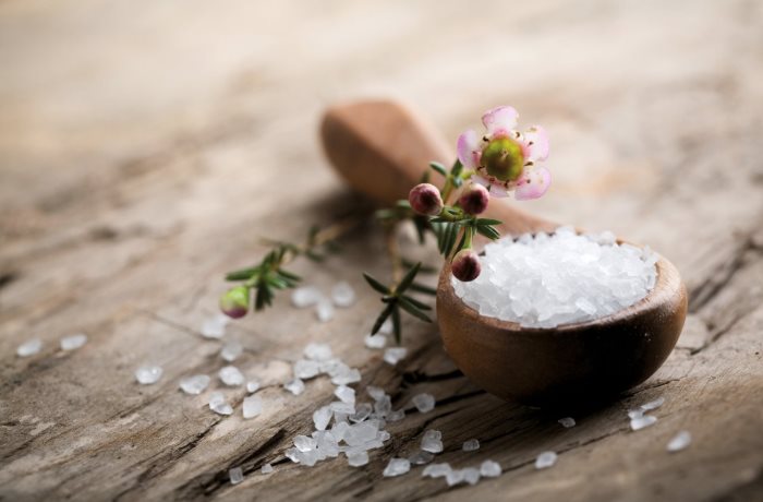 Ist Salz gesund oder ungesund? Die Menge ist entscheidend. Neue Fakten zur richtigen Dosierung von Salz.
