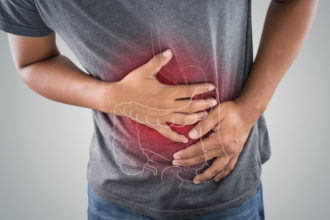 Verstopfung (Obstipation) tritt als Symptom auf, wenn zum Beispiel die Ernährung ballaststoffarm ist. Eine ballaststoffreiche Ernährung kann helfen, zum Beispiel in Form von Vollkornbrot und Müsli.